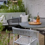 Huswell - Modern 3 Bedroom In