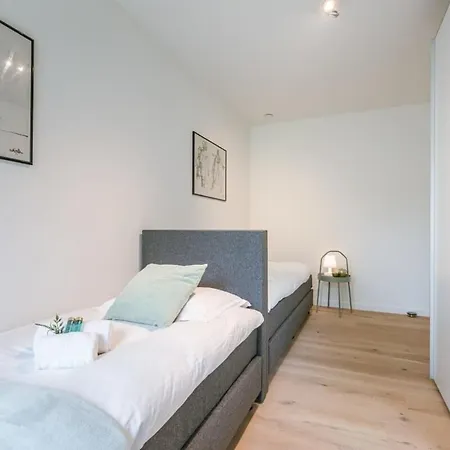 Huswell - Modern 3 Bedroom In 블랑켄베르크