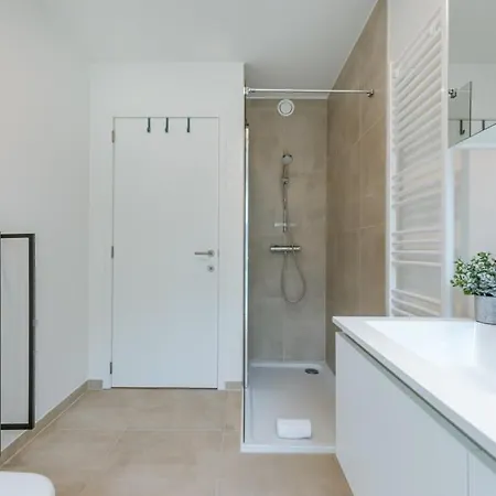 Huswell - Modern 3 Bedroom In *