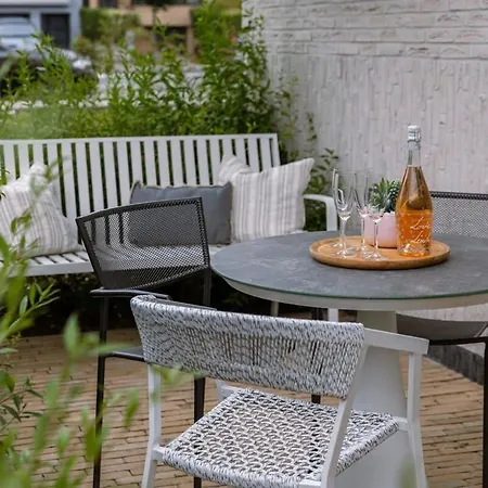 Huswell - Modern 3 Bedroom In