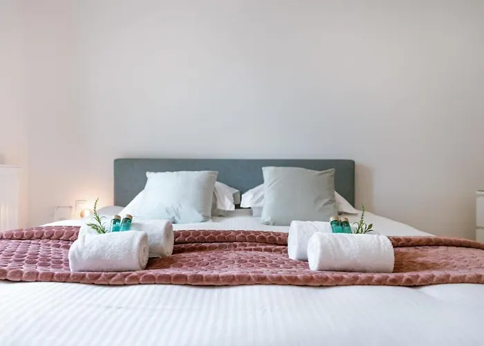 Huswell - Modern 3 Bedroom In Apartmán *